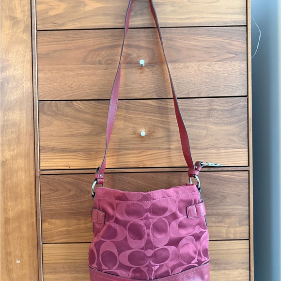 Coach 2011 Burgundy Jacquard with Adjustable
Leather Chain Strap F18862 - Picture 3 of 11